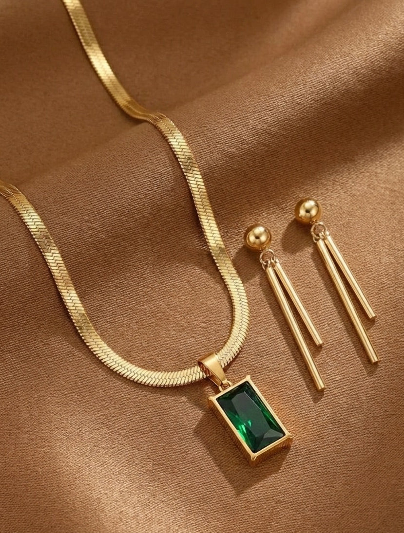 Emerald green pendant and dangle earrings