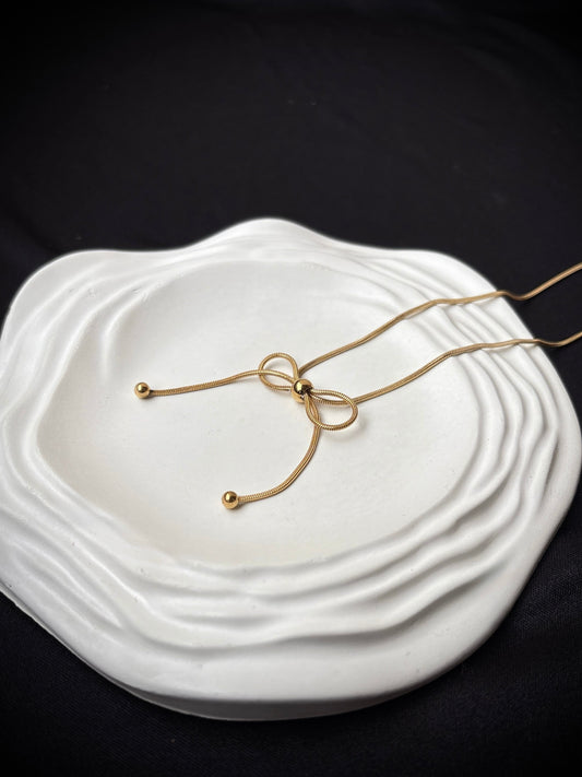 Bow Necklace